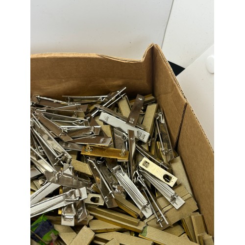 586 - Dealers lot of approximately 500 single full size medal ribbon mounting bars