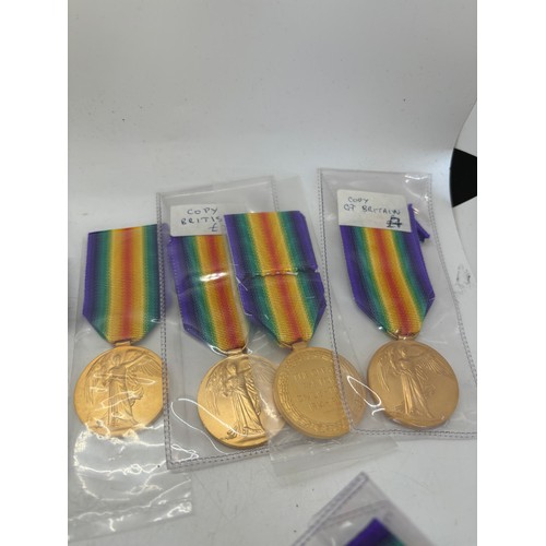 579 - 15 High quality copies of WW1 medals, 5 Victory medals, 5 1945-15 Stars and 5 Bronze war medals (the... 