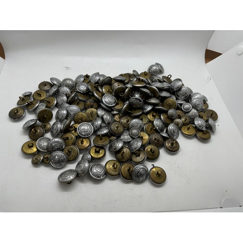 595 - Approximately 100 vintage military pips to include some Majors crowns