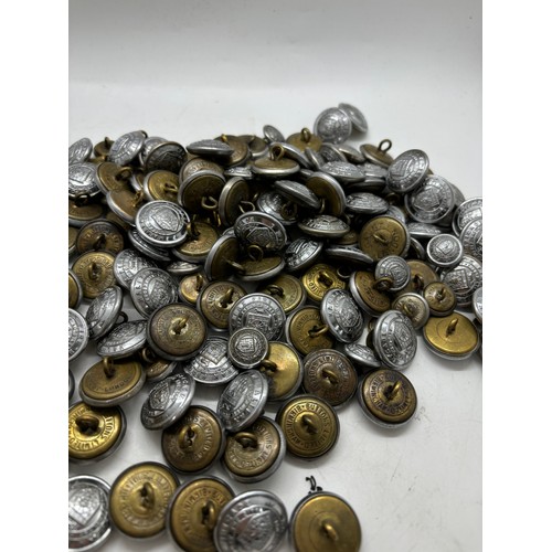 595 - Approximately 100 vintage military pips to include some Majors crowns