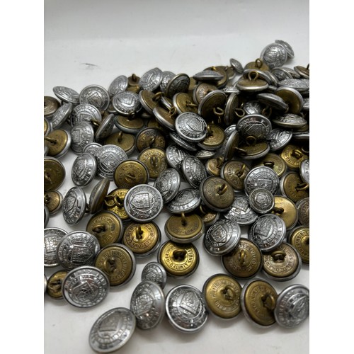 595 - Approximately 100 vintage military pips to include some Majors crowns