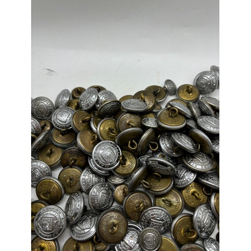 595 - Approximately 100 vintage military pips to include some Majors crowns