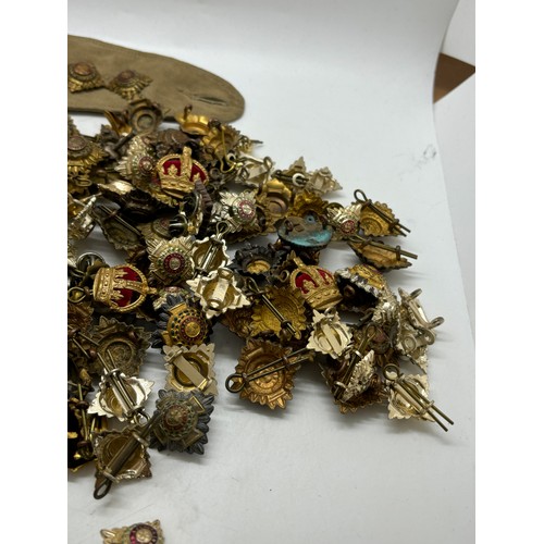 590 - Over 100 vintage Hertfordshire Constabulary tunic buttons manufactured by Firmin and Grantham