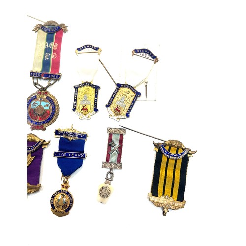 522 - Large selection of assorted masonic jewels includes 1 silver