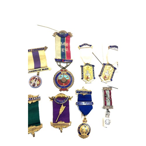 522 - Large selection of assorted masonic jewels includes 1 silver