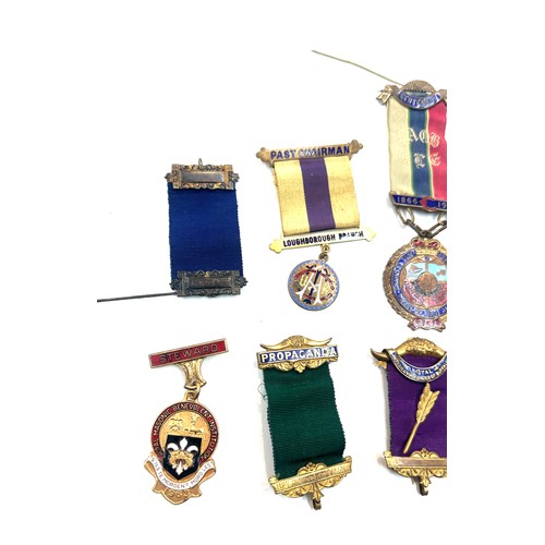 522 - Large selection of assorted masonic jewels includes 1 silver