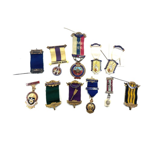 522 - Large selection of assorted masonic jewels includes 1 silver