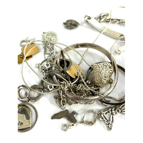 489 - 140grams of silver jewellery