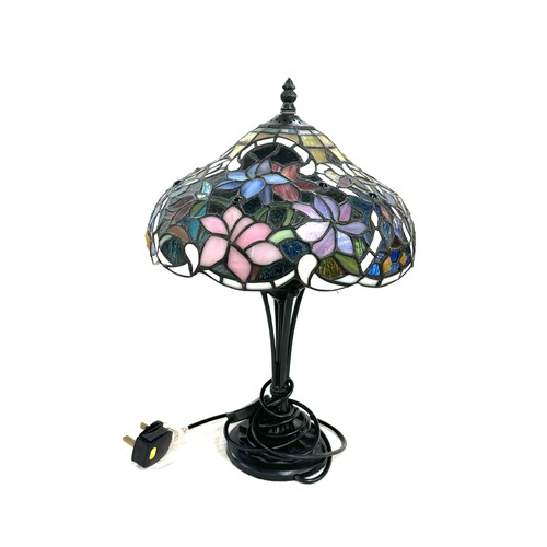 17 - Tiffany style lamp in working order