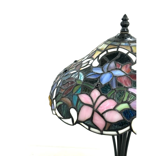 17 - Tiffany style lamp in working order