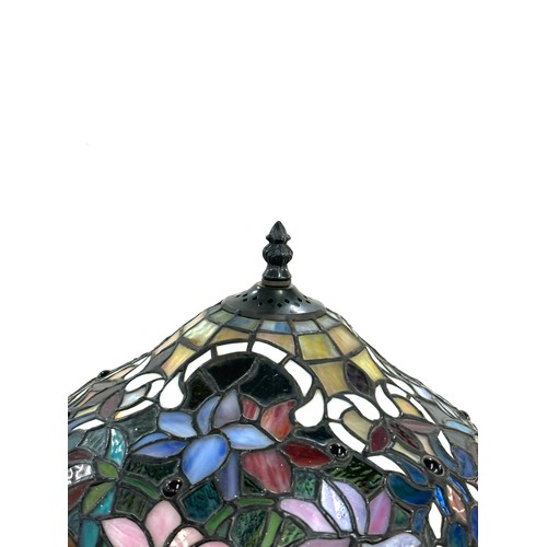 17 - Tiffany style lamp in working order