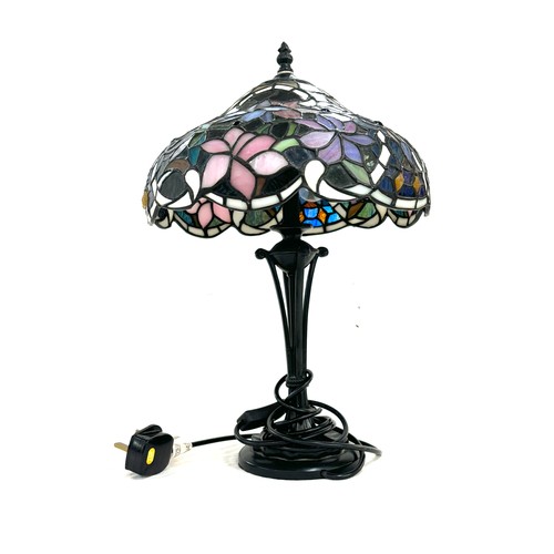 17 - Tiffany style lamp in working order