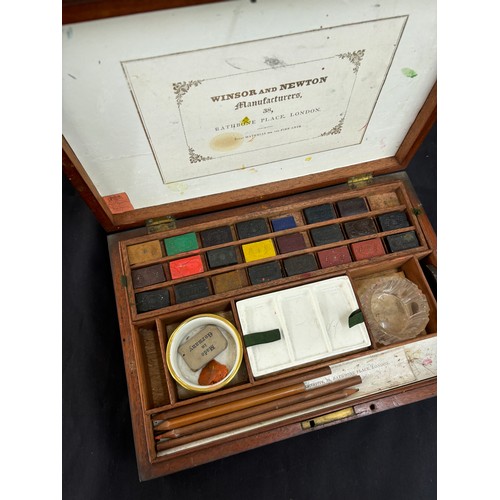 43 - Vintage artist box with accessories