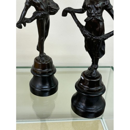 33 - 2 Vintage bronze sculptures measures approximately 10 inches tall