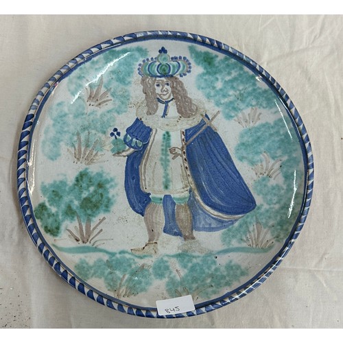 626 - Earthenware charger depicting a king diameter 32cm