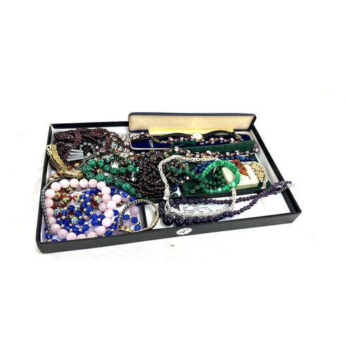 593 - Tray of vintage costume jewellery