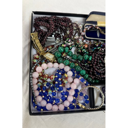 593 - Tray of vintage costume jewellery