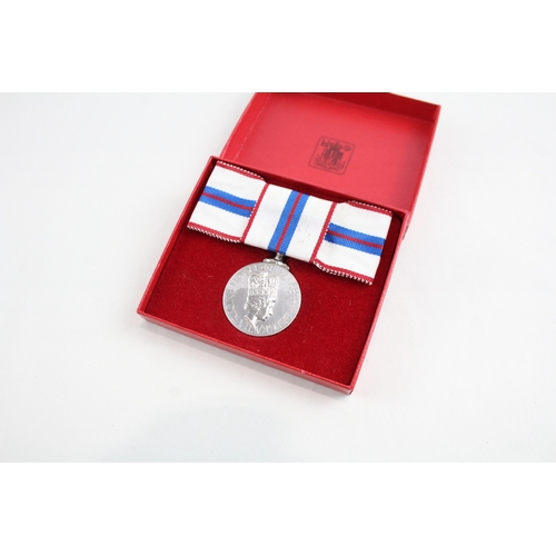 445 - Boxed Ladies ERII Silver Jubilee Medal