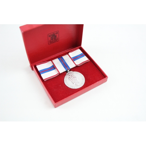 445 - Boxed Ladies ERII Silver Jubilee Medal