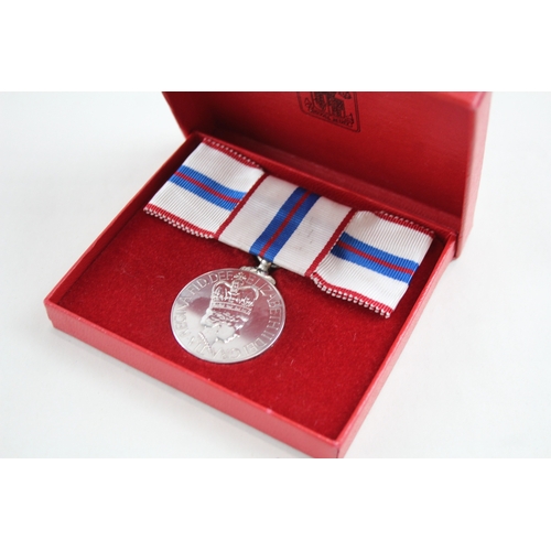 445 - Boxed Ladies ERII Silver Jubilee Medal