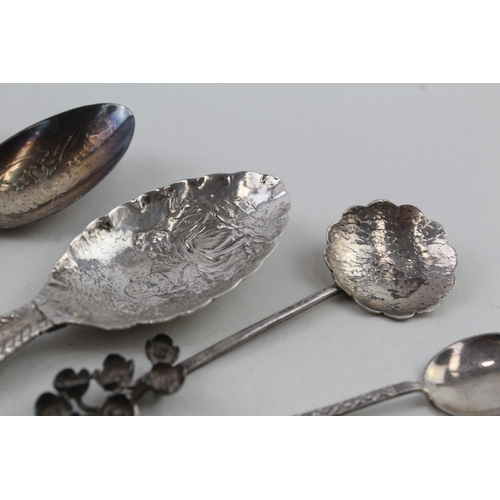 29 - 6 x .925 sterling silver assorted spoons inc novelty