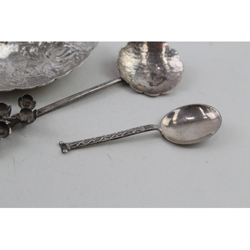 29 - 6 x .925 sterling silver assorted spoons inc novelty