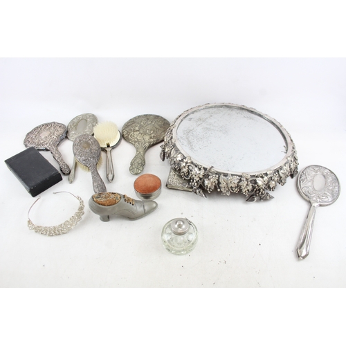 478 - Antique / Vintage Womens Vanity Items Silver Plated Inc Brushes, Mirrors Joblot