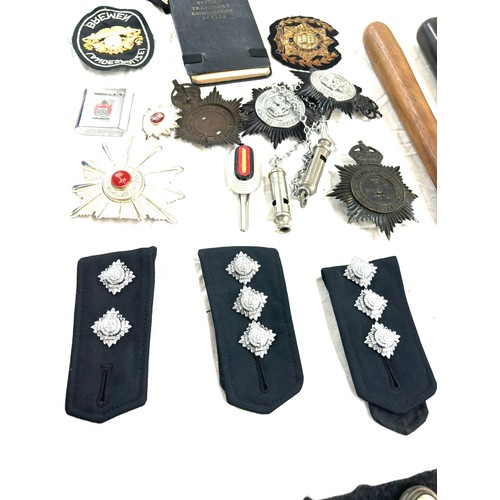 576 - Selection of police ephemera includes cloth badges and truncheons