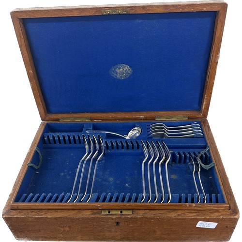 41 - Edwardian oak cutlery box containing part set