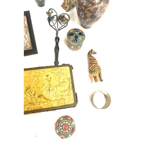 91 - Selection of oriental items includes wooden items, trinkets etc