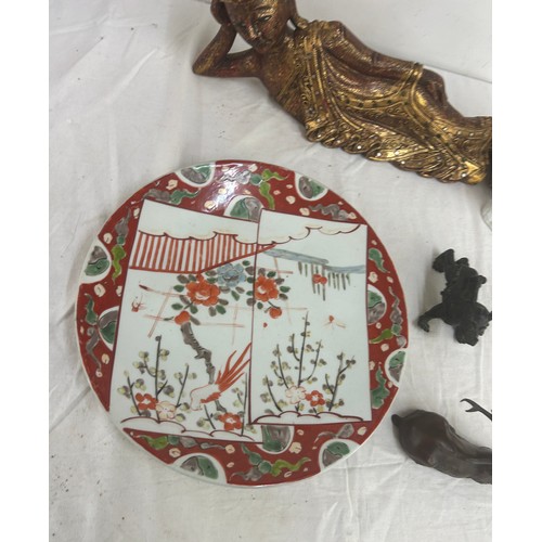 621 - Selection of oriental items includes charger etc