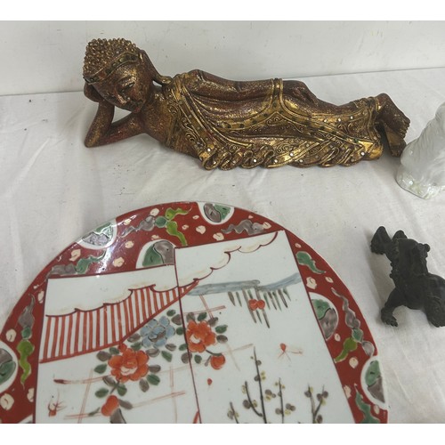 621 - Selection of oriental items includes charger etc