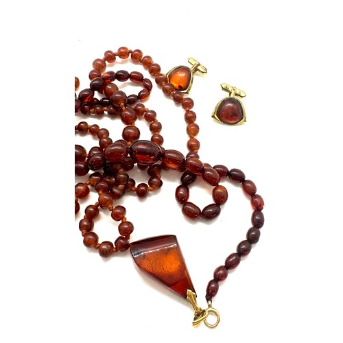 557 - Vintage amber jewellery to include 3 necklaces and a pendant and cufflinks, approximate weight 100g