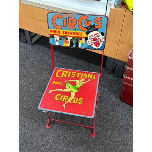 575 - Folding Novelty Circus chair