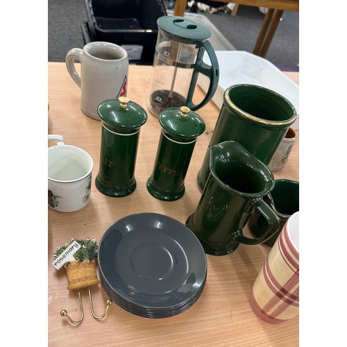 233 - Selection of miscellaneous to include part dinner sets, porcelain tray, cups etc