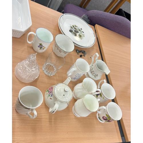 233 - Selection of miscellaneous to include part dinner sets, porcelain tray, cups etc