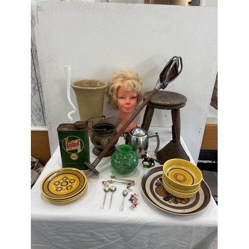 209 - Selection of collectables to include castrol oil tin, vintage stool, glass vase etc