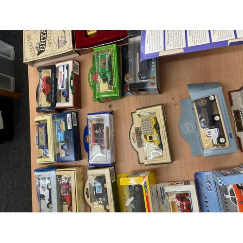 194 - Box of die cast cars all boxed