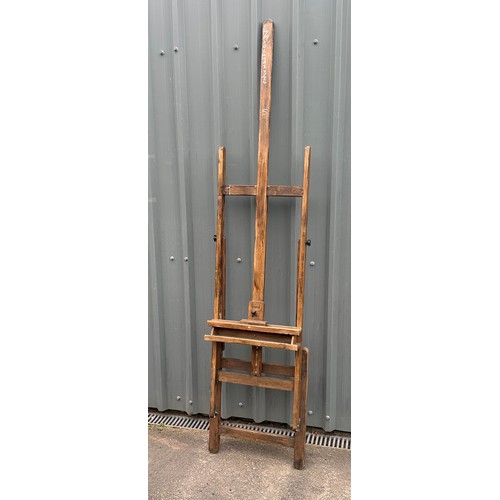 551 - Large wooden Daler Rowney studio easel measures approximately 89 inches tall