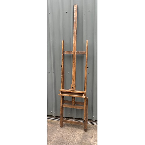 551 - Large wooden Daler Rowney studio easel measures approximately 89 inches tall