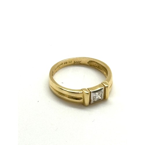 420 - 9ct gold stone set dress ring, total weight 2.5 grams, ring size L