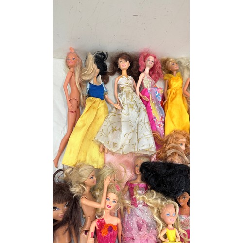 141 - Selection of Barbie, Bratz childrens dolls