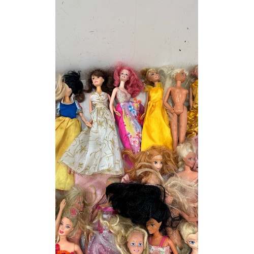 141 - Selection of Barbie, Bratz childrens dolls