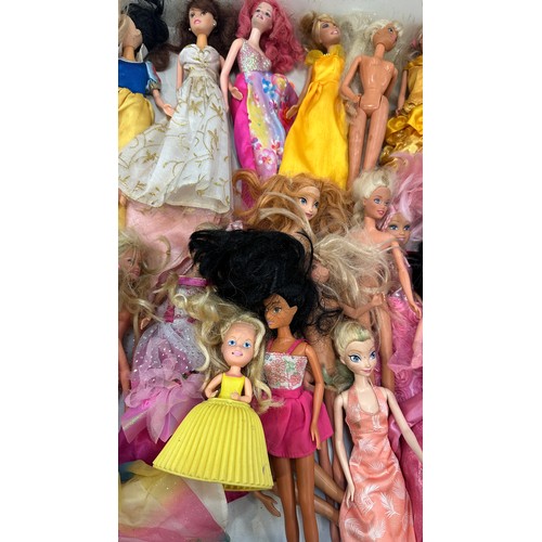 141 - Selection of Barbie, Bratz childrens dolls