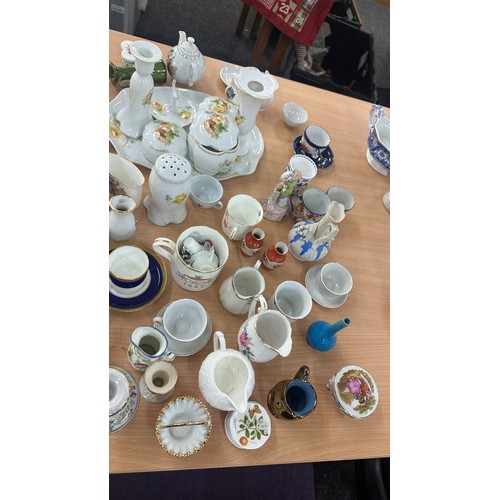 87 - Selection of miscellaneous pottery includes vases etc