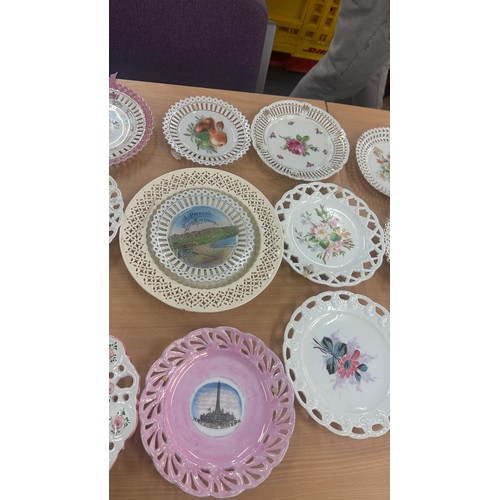 120 - Large selection of assorted ribbon plates