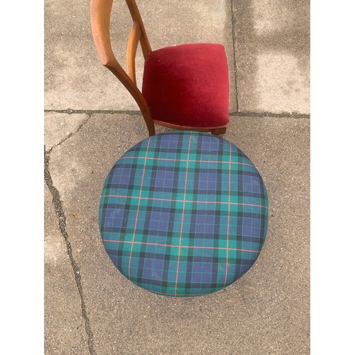 571 - 1 nursing chair and footstool