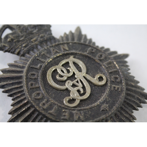 528 - Metropolitan Police Kings Crown GV Helmet Plate