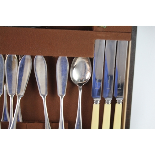 498 - Sheffield Culery Set Silver Plate Vintage w/ Wooden Canteen