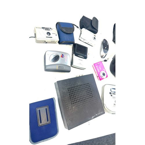 171 - Selection of gadget items to include cameras, phones etc all untested